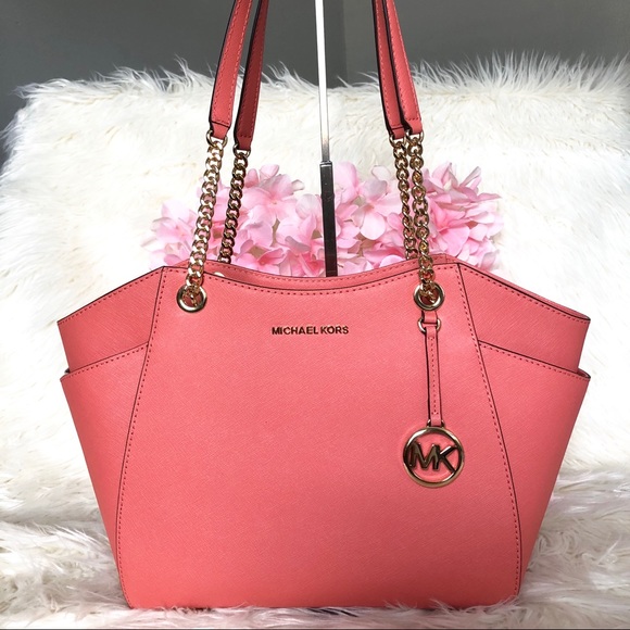Michael Kors Handbags - NWT Michael Kors Jet Set Chain Shoulder Tote